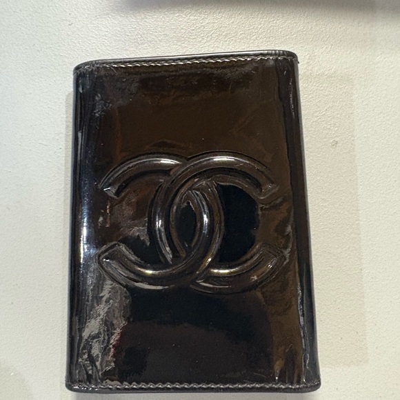 Preloved CHANEL Key holder in Black Patent leather - Picture 8 of 10